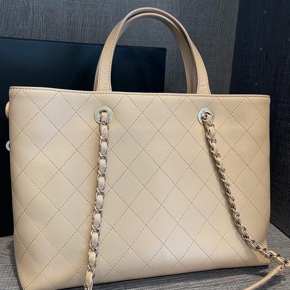 SOLD Chanel! LIKE NEW Small Shopping tote 20P beige - Picture 8 of 10